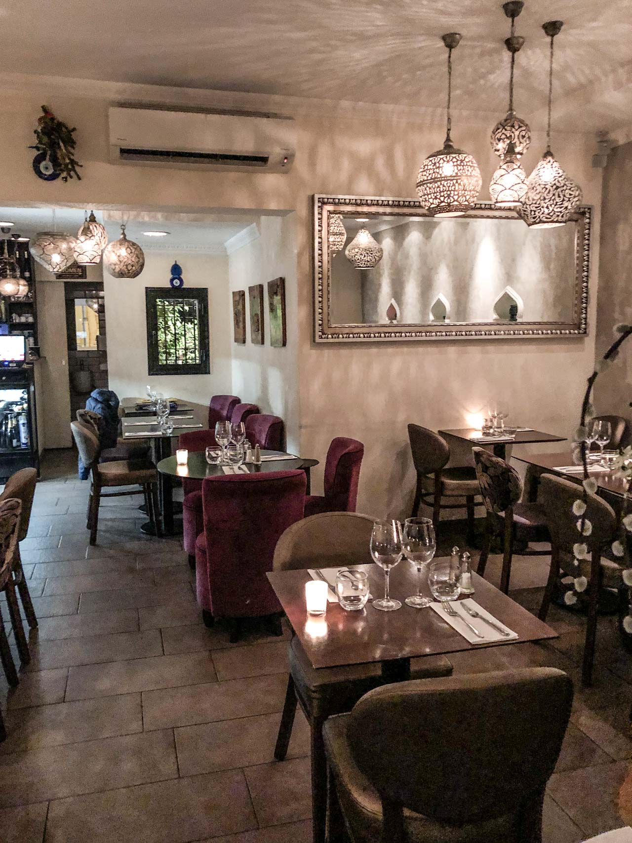 Zauberhafte Restaurant-Inneneinrichtung in Nizza