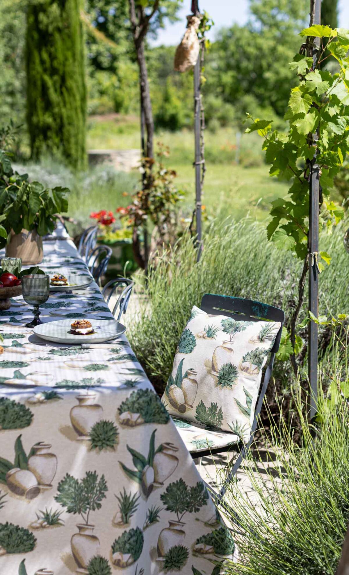 Frühlingshafte Tischdeko Dekoria Intenso Premium Tischdecke Stuhl Kissen mediterrane Motive