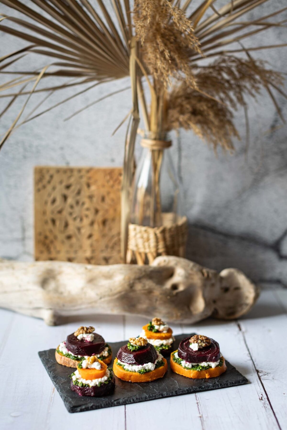 Süßkartoffel Kürbistürmchen Schieferplatte Treibholz Boho